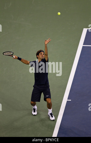 Roger Federer (SUI) im Wettbewerb bei der 2010 US Open Tennis Stockfoto