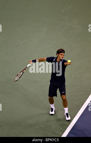 Roger Federer (SUI) im Wettbewerb bei der 2010 US Open Tennis Stockfoto