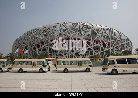 Blick auf die Beijing National Stadium, allgemein bekannt als das Vogelnest auf der Olympic Green in Peking, China. Stockfoto