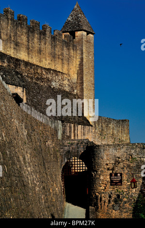 Frankreich: Haupteingang des Chateau de Beynac Stockfoto