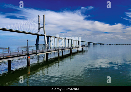 Portugal: Ponte Vasco da Gama und Tejo in Lissabon Stockfoto