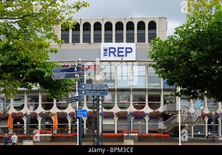 Der Birmingham Repertory Theatre (Rep) im Centenary Square. Stockfoto