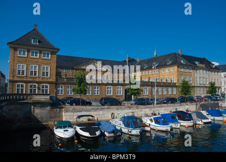 Rückseite des Nationalmuseet das Nationalmuseum Frederiksholms Kanal auf Slotsholmen Insel Kopenhagen Dänemark Mitteleuropa Stockfoto