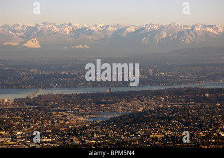 Norwegian Pearl Cruise Ship, Seattle Waterfront und Downtown Stockfoto