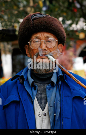 China-Mann, Raucher, gekühlt, Opium, Drogen Stockfoto