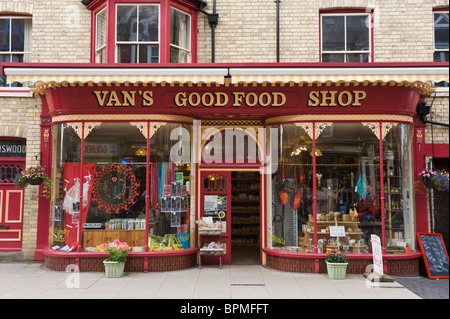 Viktorianische Ladenfront Van der lokalen Vollwertkost Shop in Llandrindod Wells Powys Mid Wales UK Stockfoto