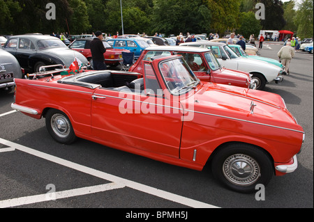 Restaurierte Triumph Herald Cabrio Oldtimer-Show in Llandrindod Wells Powys Mid Wales UK Stockfoto