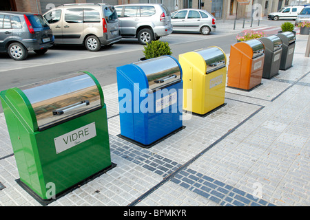 Recycling im L'Espluga de Francolí. Tarragona. Katalonien. Spanien. Stockfoto