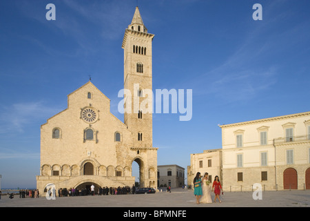 Hochzeit in der Kathedrale, Trani, Apulien, Italien Stockfoto