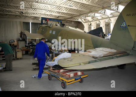 Ein CASA He111 unter Wiederherstellung an das Imperial War Museum Duxford, zuletzt in dem 1969 Film Luftschlacht um England geflogen Stockfoto