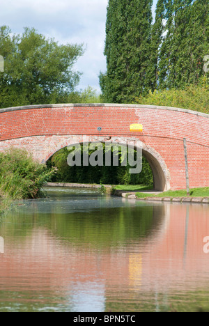 Brücke über Grand Union Canal in Milton Keynes Stockfoto