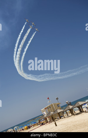 Israelische Luftwaffe Aerial Display über den Strand am Unabhängigkeitstag, Tel Aviv, Israel, Nahost Stockfoto