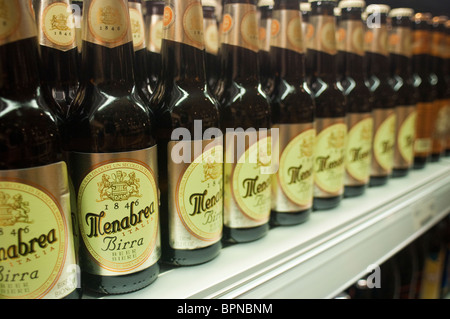 Menabrea italienisches Bier auf den Verkauf im Eataly das italienische Essen und Weinmarkt in New York Stockfoto