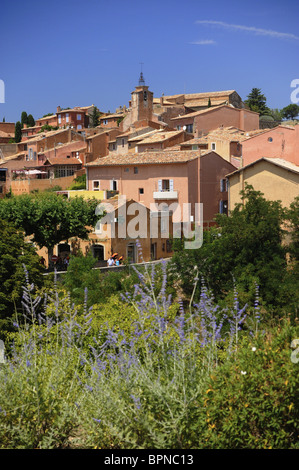 Ocker farbigen Häuser im Roussillon, Vaucluse, Provence, Frankreich, Europa Stockfoto