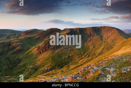 Hart Crag, Fairfield und Cofa Hecht aus St Sunday Crag in der Früh Sommer Sonne im englischen Lake District. Stockfoto