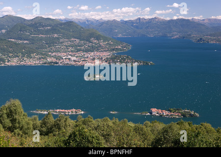 Lake Maggiore Seeblick vom Botanischen Garten Alpinia Stresa Isola Madre Bella und Pescatori Hintergrund Verbania Piemont es Stockfoto