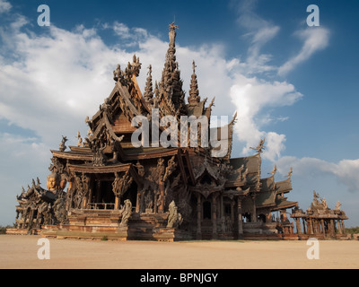 Alte hölzerne Tempel Heiligtum der Wahrheit (Wat Prasat) am späten Nachmittag, Thailand Stockfoto