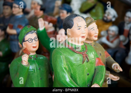 Keramische Statuetten der kommunistischen Führer, darunter der Vorsitzende Mao. Stockfoto