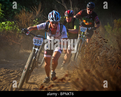 Mountainbike-Rennen in Irvine Lake in Südkalifornien. Stockfoto