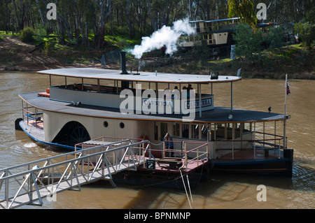 Seite Rad Raddampfer "Canberra" auf dem Murray River am alten Hafen von Echuca in Victoria Stockfoto