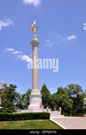 Goldene Statue der Nike von Samothrake am First Division Monument in der Nähe von White House, Washington, DC, USA Stockfoto