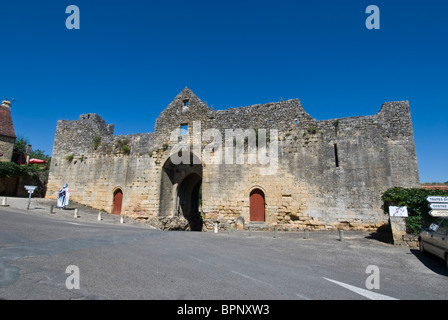 Domme, Dordogne, Aquitaine, Süd-West Frankreich. Mittelalterliche Tor Eingang zum Gipfelstadt. Stockfoto