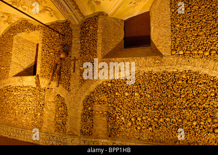 Evora, Capela de Ossos - Kapelle der Knochen, Kirche San Francisco, Alto Alentejo, Portugal, Europa Stockfoto