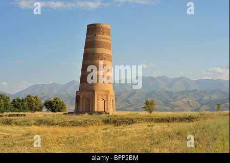 Der Burana-Turm, historische Architektur, Minarett der mittelalterliche Moschee Aprox. 10-Cent. Stockfoto