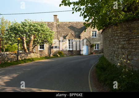 Die Dorfhalle im Zentrum von Wert Matravers auf der Isle of Purbeck, Dorset, Großbritannien Stockfoto