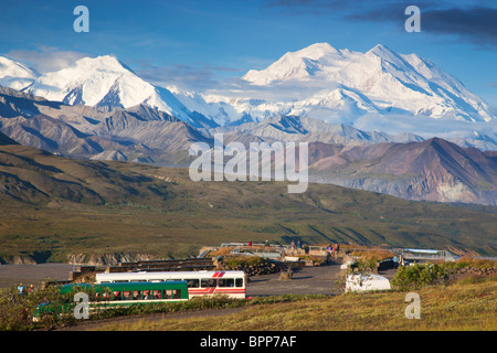 Mt. McKinley und Eielson Visitor Center, Denali-Nationalpark, Alaska. Stockfoto