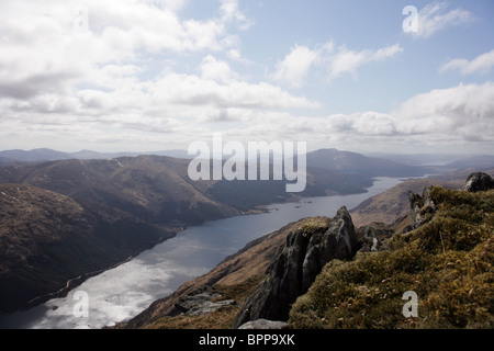 auf der Suche nach Südwesten entlang Loch Shiel von der Spitze des Beinn Odhar Bheag. Stockfoto