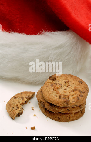 Chocolate Chip Cookies für Santa Weihnachten Stockfoto