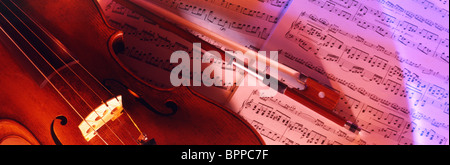 Geige auf Noten, Musik, Musik, Musikinstrument Stockfoto