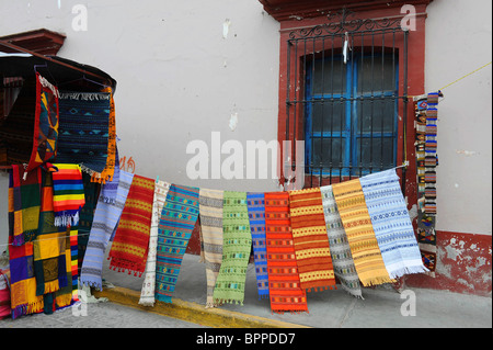 Handgewebte Teppiche in Tlacolula Market, Oaxaca, Mexiko Stockfoto