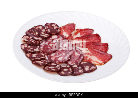 Wurst und Rauchfleisch isoliert auf weißem Hintergrund Stockfoto