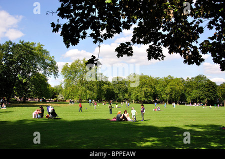 Park im Sommer, Queens Park, London Borough of Brent, Greater London, England, Vereinigtes Königreich Stockfoto