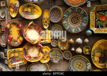 Geschäft mit Keramikplatten in Orvieto in Umbrien Italien Stockfoto