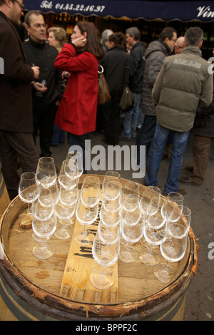 Beaujolais Nouveau Folkloreveranstaltung, Weinprobe, Wein Argé Store in Paris, Foto von Owen Franken Stockfoto