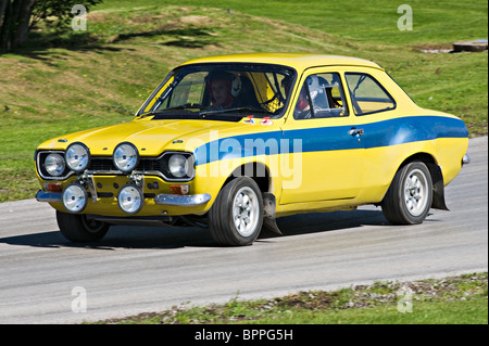 Ford Escort Mk1 historischen Rallye-Auto auf der Rallye Strecke Oulton Park Motor Racing Circuit Cheshire England Vereinigtes Königreich UK Stockfoto