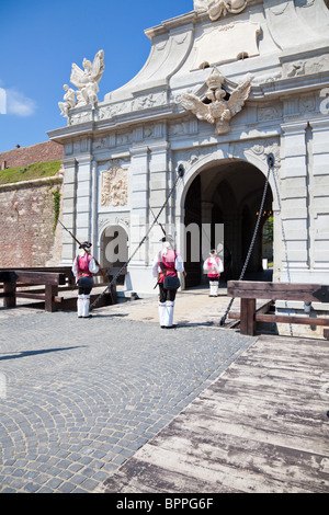 Die Wache ändern bei Alba Carolina Festung in Alba Iulia, Rumänien. Stockfoto