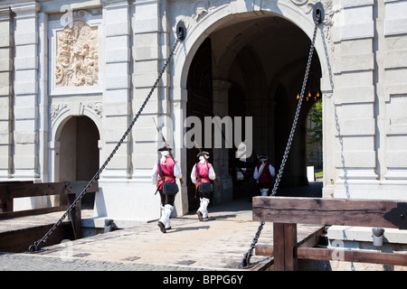 Die Wache ändern bei Alba Carolina Festung in Alba Iulia, Rumänien. Stockfoto