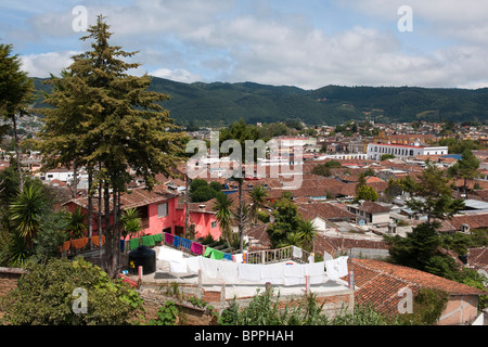 Blick vom Templo de Cerrito de San Cristobal, über San Cristobal de Las Casas, Chiapas, Mexiko Stockfoto