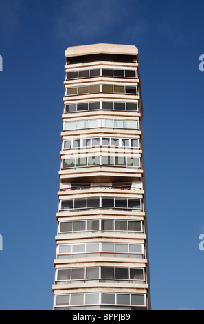 Hohe schmale Gebäude in Spanien Stockfoto
