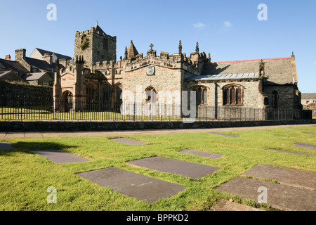 Holyhead, Isle of Anglesey, North Wales, UK, Europa. Kirche von St. Cybi in Wänden Caer Gybi römischen Kastells, Stockfoto