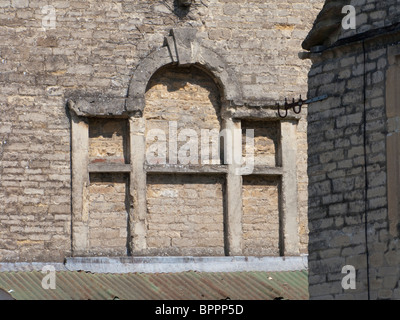 Alte traditionelle Tür eines Hauses in Cirencester Gloucestershire, Vereinigtes Königreich. Stockfoto