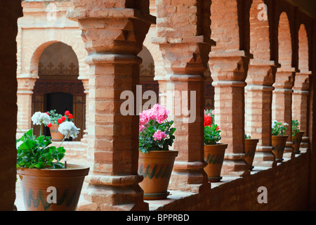 Der Kreuzgang im Mudejar-Stil bei La Rabida Kloster, Palos De La Frontera, Provinz Huelva, Spanien Stockfoto