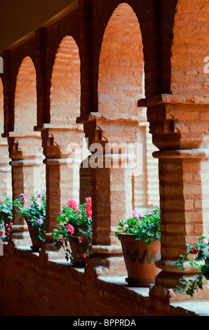 Der Kreuzgang im Mudejar-Stil bei La Rabida Kloster, Palos De La Frontera, Provinz Huelva, Spanien Stockfoto