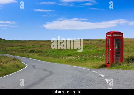 Rote Telefonzelle in der Nähe von Duntulm, Norden auf Isle Of Skye Stockfoto