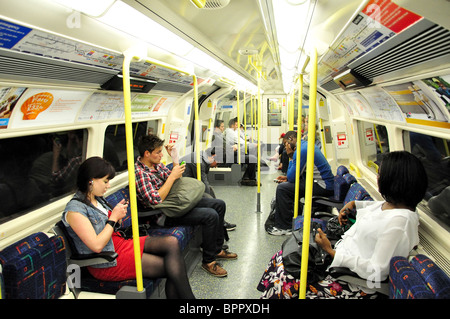 Wagen-Innenraum, London Underground, Paddington, City of Westminster, Greater London, England, Vereinigtes Königreich Stockfoto