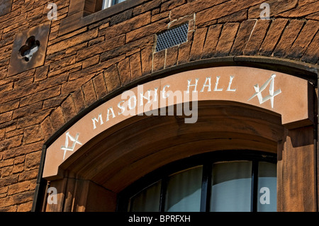 Nahaufnahme des Schildes über dem Eingang zu den Freimaurern Freimaurerhalle Penrith Cumbria England Großbritannien GB Groß Großbritannien Stockfoto